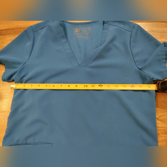 FIGS Top Women's Small Blue Technical Collection Casma Scrubs Poly Rayon - Picture 3 of 6